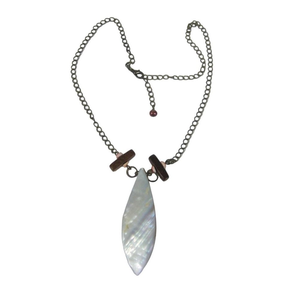 Mother of Pearl Shell Pendant Necklace 17 inch Chain Jewelry Ocean Unisex Beach